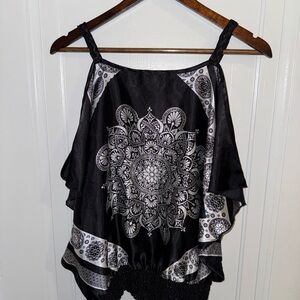 NWOT - y2k-inspired Mandala Print Cold-Shoulder Top
